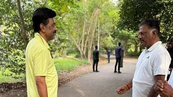 புது கூட்டணி அமைகிறதா ? முதல்-அமைச்சர் மு.க.ஸ்டாலினுடன் ஓ.பன்னீர்செல்வம் திடீர் சந்திப்பு..!