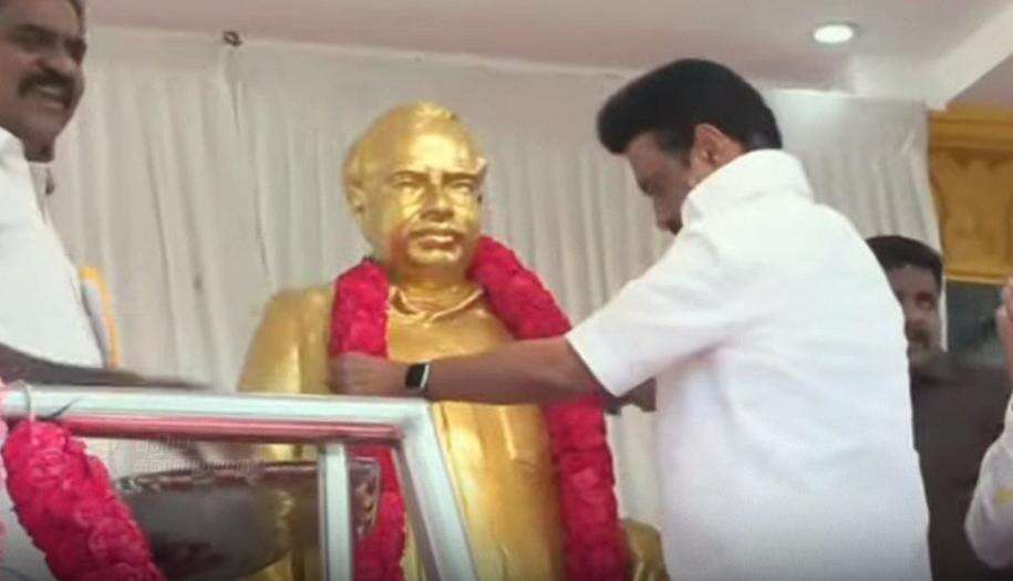 அண்ணாவின் உருவ சிலைக்கு முதலமைச்சர் மு.க.ஸ்டாலின் மரியாதை!