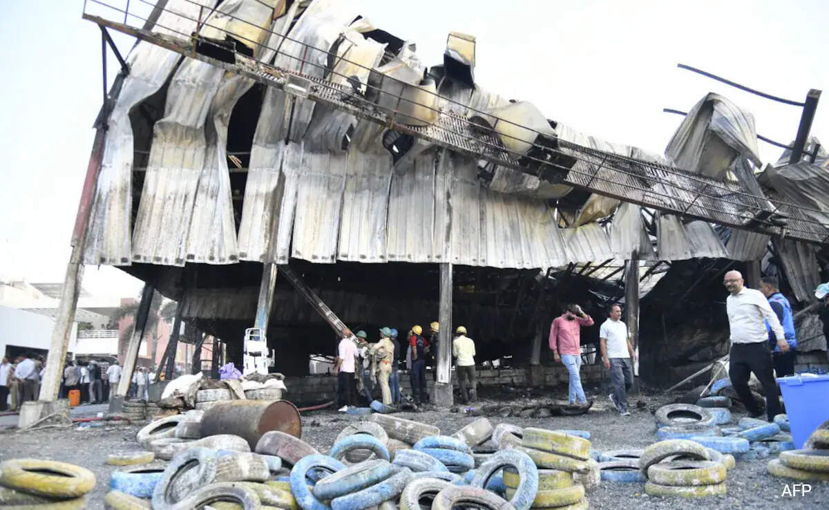 குஜராத்தில் மாலில் ஏற்பட்ட தீவிபத்தில் உயிரிழந்தவர்கள் எண்ணிக்கை 33 ஆக உயர்வு