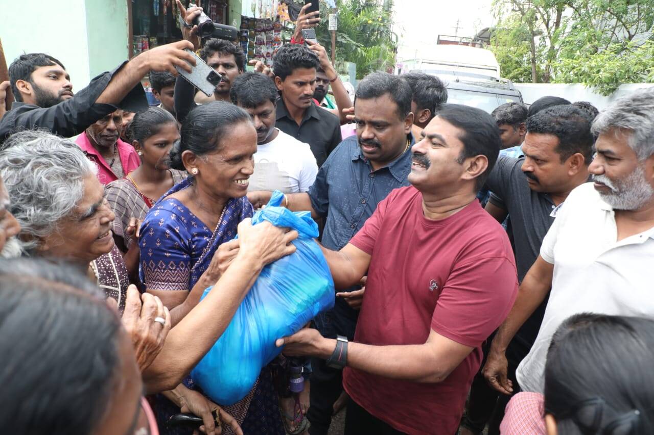 திருநெல்வேலியில் மழை வெள்ளத்தால் பாதிக்கப்பட்ட மக்களுக்கு சீமான் உதவி!