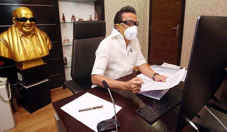 முதல்வர் வீட்டுக்கு வெடிகுண்டு மிரட்டல் - அதிர வைக்கும் காரணம்!!