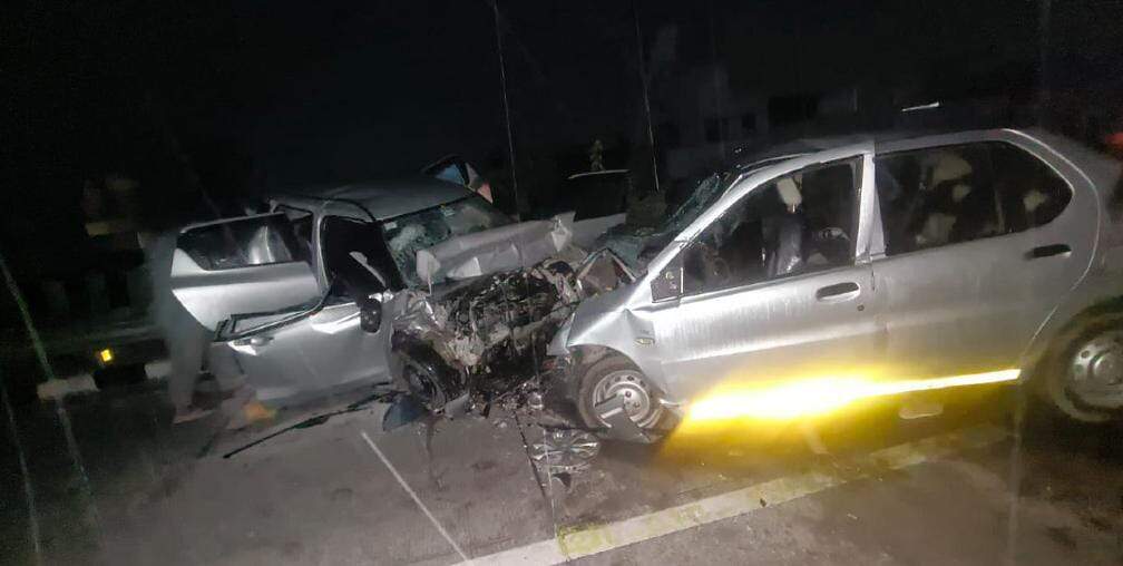 2 கார்கள் நேருக்கு நேர் மோதிய விபத்தில் 4 பேர் பலி!