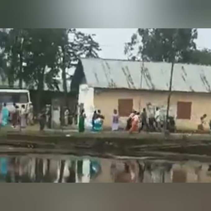 மணிப்பூரில் கலவரம் - வாக்குச்சாவடியில் ஆயுதம் தாங்கிய கும்பல் துப்பாக்கிசூடு