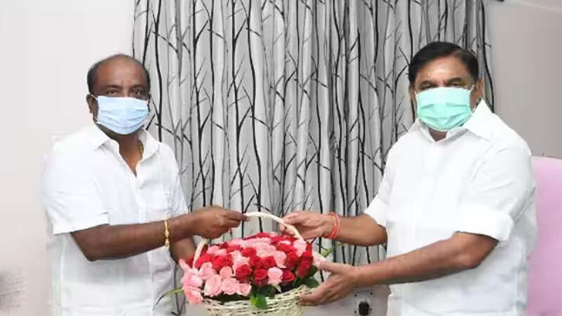 உன்ன மாதிரி உசுரோட ஆட்டை மசுரோட முழுங்க மாட்டாரு.. எடப்பாடி மீது கடும் தாக்கு