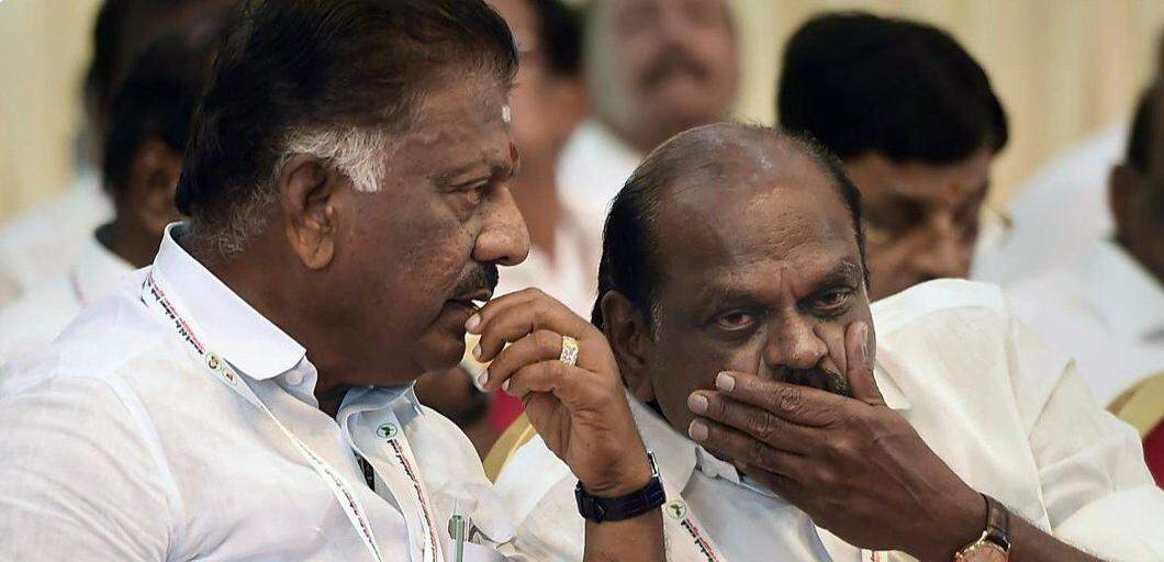 பழனிசாமியை அங்கிகரிக்கக்கூடாது- தேர்தல் ஆணையத்திற்கு சென்ற ஓபிஎஸ் அணி