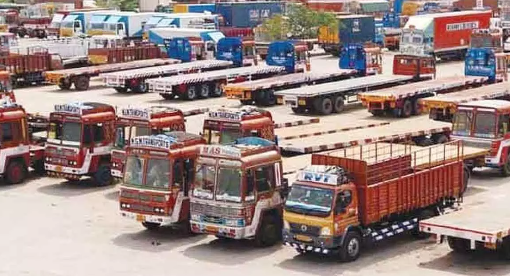 காய்கறி,கேஸ் சிலிண்டர் தட்டுப்பாடு ஏற்படும் அபாயம்...! டிசம்பர் 9 முதல் லாரி உரிமையாளர்கள் ஸ்ட்ரைக்..!