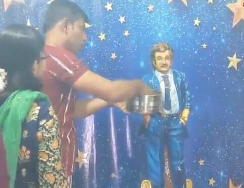 300 கிலோ எடையில் ரஜினிக்கு சிலை... தினமும் அபிஷேகம் செய்து வழிபாடு! அன்பை பொழியும் மதுரை ரசிகர்