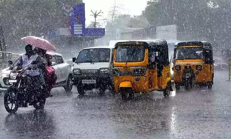மக்களே குடை எடுத்துட்டு போங்க..! 10 மாவட்டங்களில் கனமழை பெய்யும்..!