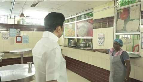 அம்மா உணவகத்தில் முதல்வர் ஸ்டாலின் அதிரடி ஆய்வு- ரூ.21 கோடியில் மேம்படுத்த உத்தரவு
