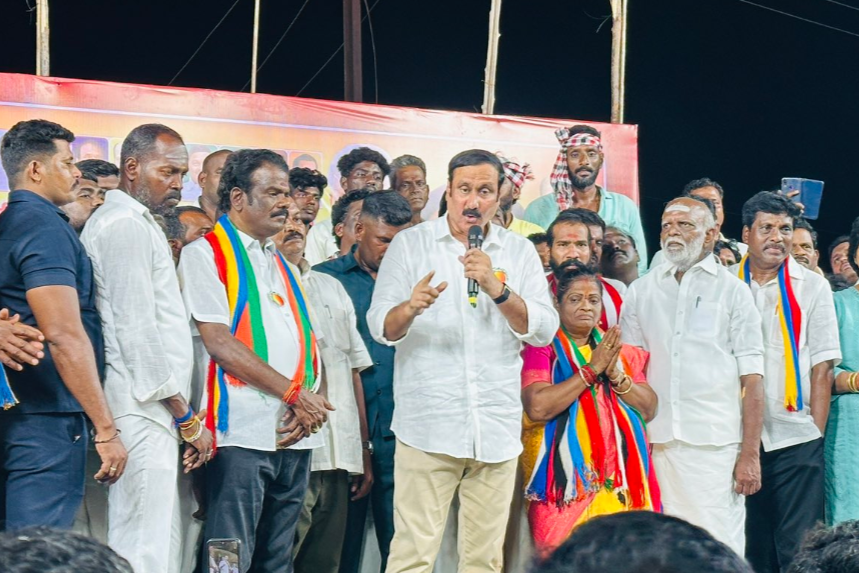 ரூ.8,000 கூப்பன் கொடுக்கின்ற திமுக வேண்டுமா? ரூ.10,000 வங்கியில் கணக்கில் செலுத்தும் இபிஎஸ் வேண்டுமா?- அன்புமணி