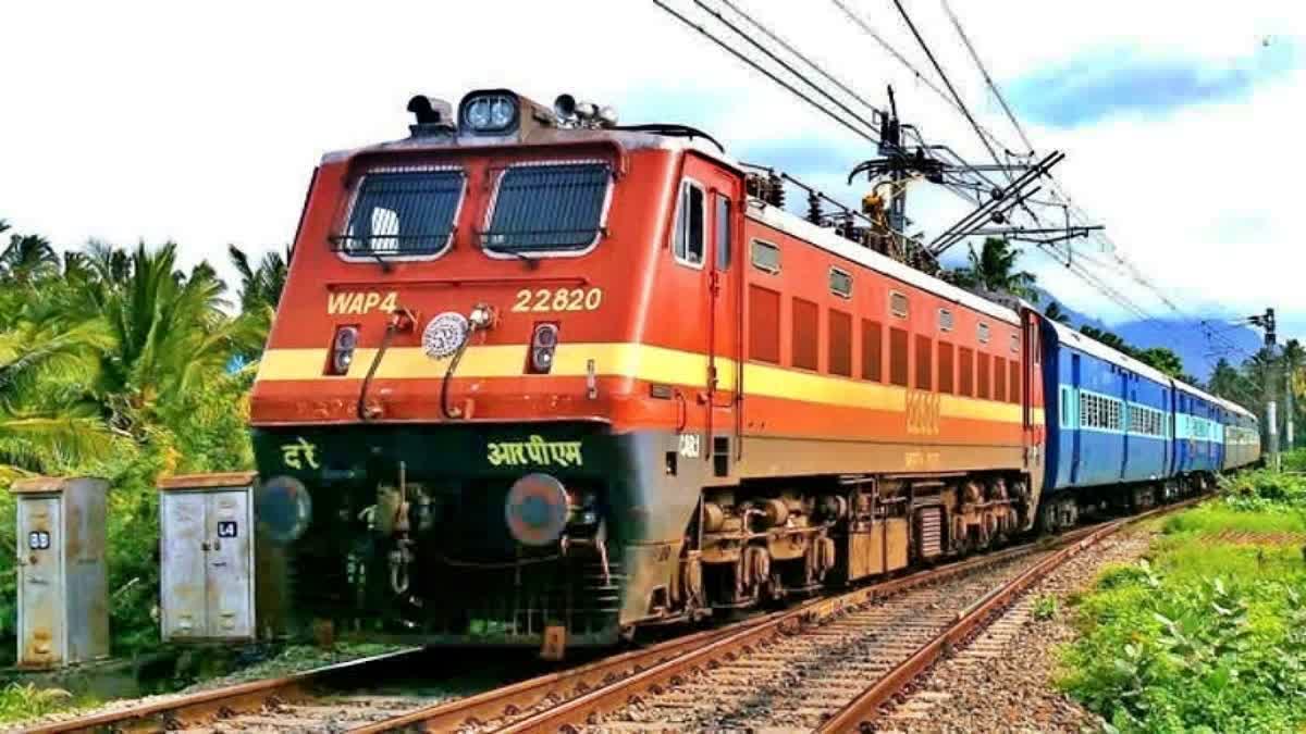 மக்களுக்கு அடுத்து ஷாக்..! அமலுக்கு வந்தது ரயில் பயணக் கட்டண உயர்வு..!