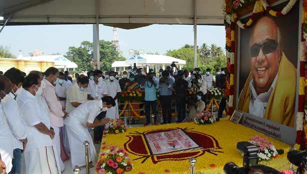 கருணாநிதி நினைவிடத்தில் முதலமைச்சர் மு.க.ஸ்டாலின் மரியாதை