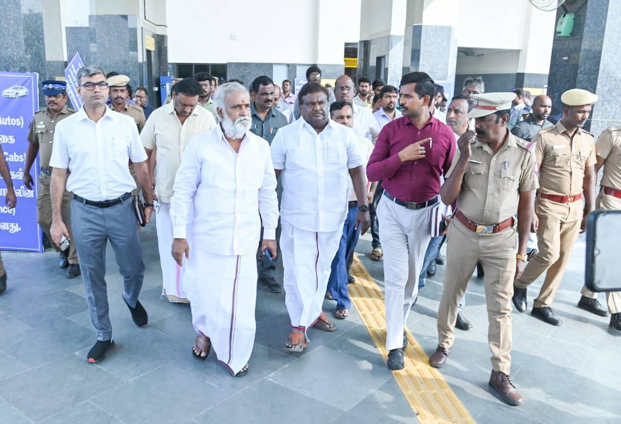முடிச்சூர் ஆம்னி பேருந்து நிறுத்துமிடத்தில் அமைச்சர்கள் ஆய்வு!