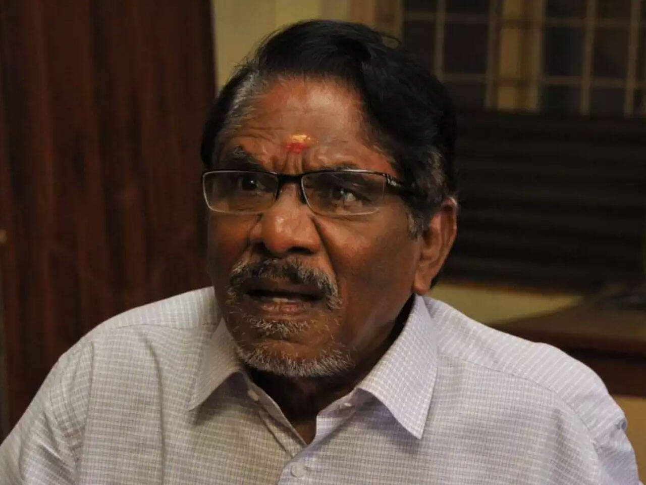 எனது ஆசிரியர் ரா.சங்கரன் சாரின் மறைவு வேதனை அளிக்கிறது - இயக்குநர் பாரதிராஜா இரங்கல்