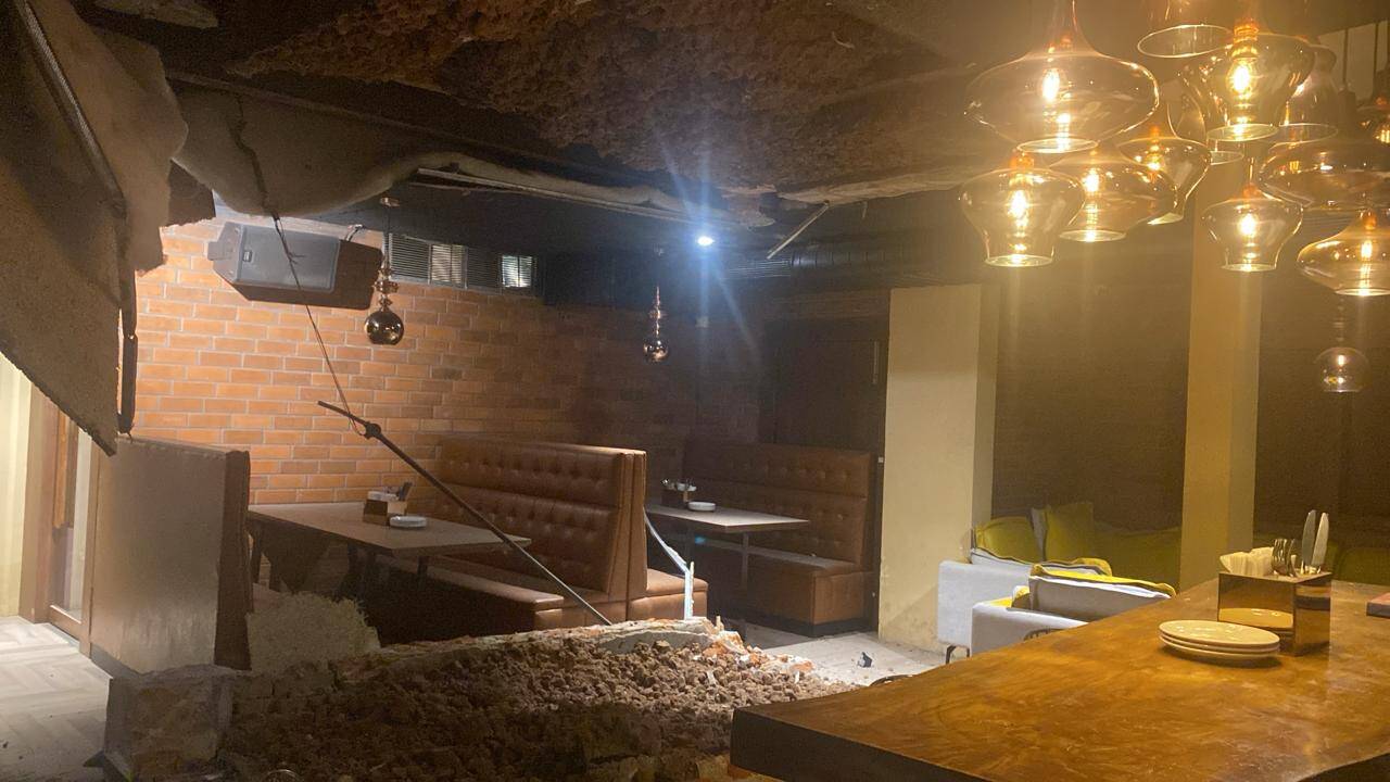 மெட்ரோ ரெயில் பணி நடந்து வரும் பகுதியில் கோர விபத்து - மூன்று பேர் பலி..!