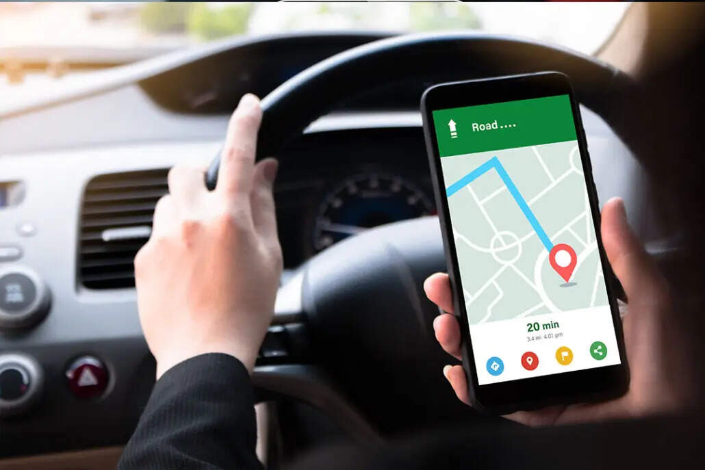 GPS நம்பி சென்ற இடத்தில் காத்திருந்த எமன்! தேனி அருகே லாரி மீது கார் மோதி ஒருவர் பரிதாப பலி!