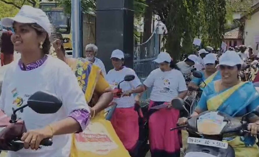 வாக்களிப்பது நமது கடமை: பொதுமக்களிடையே விழிப்புணர்வு ஏற்படுத்த பெண் ஊழியர்கள் பைக் ரேலி..!