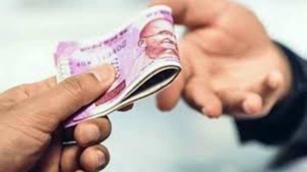 பட்டா மாறுதலுக்கு ரூ.5 ஆயிரம் லஞ்சம்... பெண் கிராம நிர்வாக அலுவலர் கைது!