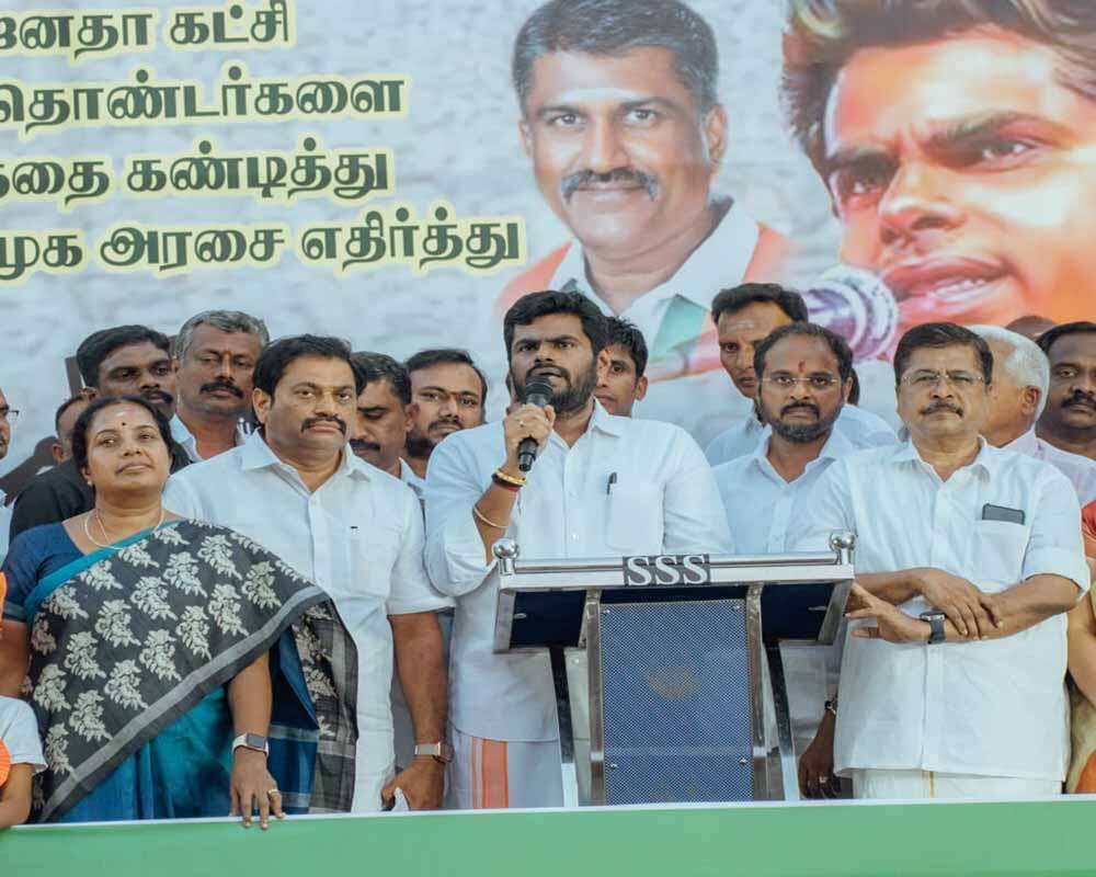பெண்டாட்டியைக்கூடக் கொடுத்து.. அதே புத்தகத்துல 21வது பக்கத்துல... ஆ.ராசாவுக்கு படித்துக்காட்டிய அண்ணாமலை