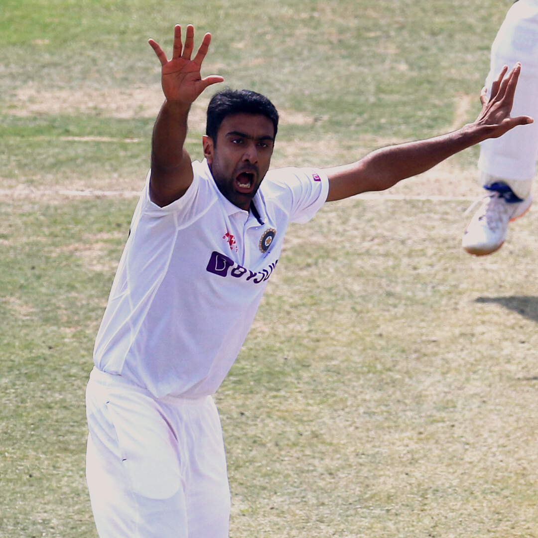 டெஸ்ட் கிரிக்கெட்டில் அதிக விக்கெட்டுகளை வீழ்த்திய இந்திய வீரர்கள் பட்டியல் - அஸ்வினுக்கு 2-வது இடம்