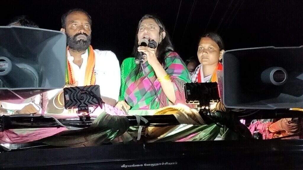 பெண்களுக்கு மதிப்பு கொடுப்பதிலும் முன்னுரிமை கொடுப்பதிலும் மோடிக்கு நிகர் மோடி மட்டுமே - நடிகை கஸ்தூரி..!