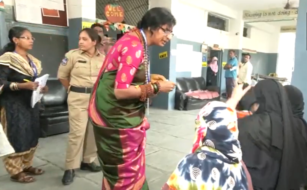 இஸ்லாமிய பெண்களிடம் ஹிஜாப்பை விலக்கி முகத்தை காட்ட சொன்ன பாஜக வேட்பாளர்