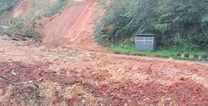 தொடர் கனமழையால் மூணாறில் நிலச்சரிவு..!! ஒருவர் பலி..