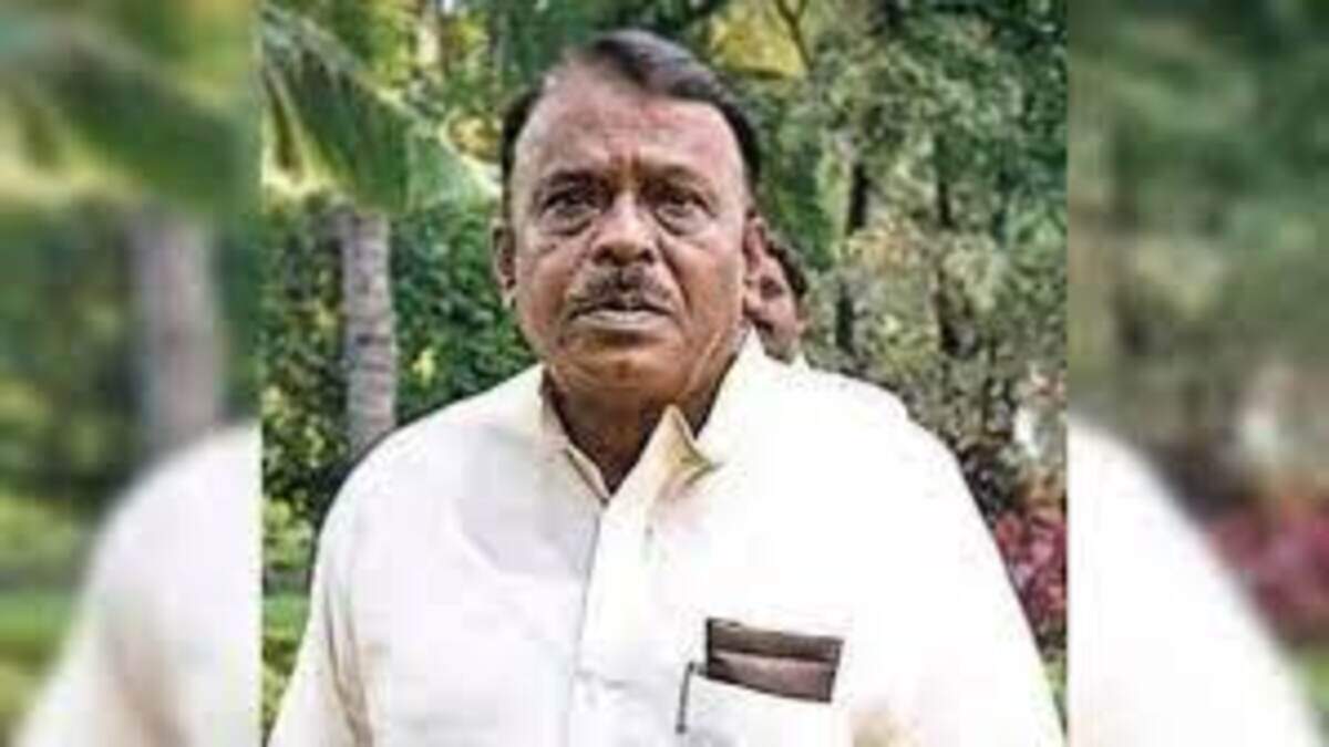 சாலை, தண்ணீர் பிரச்சினை தீர்க்கக் கோரிக்கை விடுத்த இளைஞரை அறைந்த காங்கிரஸ் எம்.எல்.ஏ... பா.ஜ.க. கண்டனம்