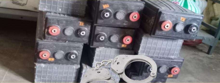 தூத்துக்குடியில் செல்போன் கோபுரத்தில் பேட்டரி திருடிய நபர் கைது... 10 பேட்டரிகள், 2 ஆட்டோக்கள் பறிமுதல்!