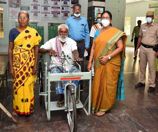 மனு அளித்த மாற்றுத்திறனாளிக்கு உடனடியாக மூன்று சக்கர வாகனம் வழங்கிய ஆட்சியர்!