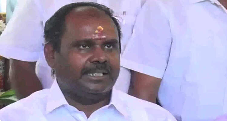 ஒரு ஓட்டுக்கு 50 ஆயிரம் ரூபாய்! அதனால்தான் சத்தியமூர்த்தி பவனில் ஒரு காக்காய் குருவி கூட இல்லை! உதயகுமார் பரபரப்பு