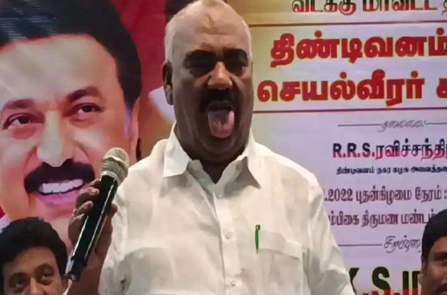 நாக்கை நீட்டி காட்டிய அமைச்சர் செஞ்சி மஸ்தான் - ‘எனக்கு கருநாக்கு சொன்னா பலிக்கும்..’