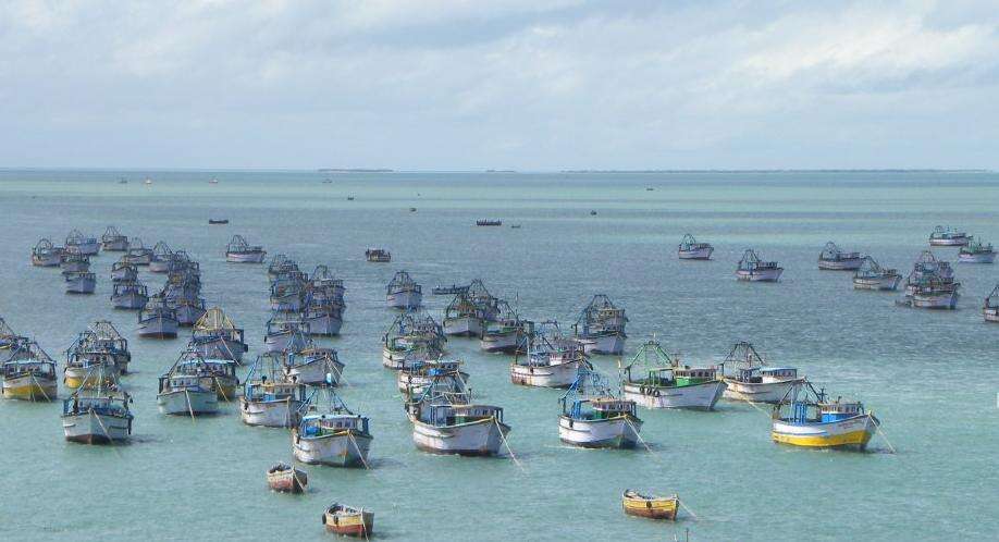 ராமேஸ்வரம் மீனவர்கள் இலங்கை கடற்படையினரால் விரட்டியடிப்பு!