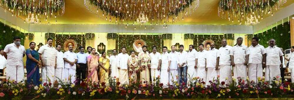 குலுங்கியது மதுரை! மாநாடு போல் நடந்த அமைச்சர் மகன் திருமணம் : 50 மொய் கவுண்டர்கள் - பணம் எண்ணும் மிசின்கள்