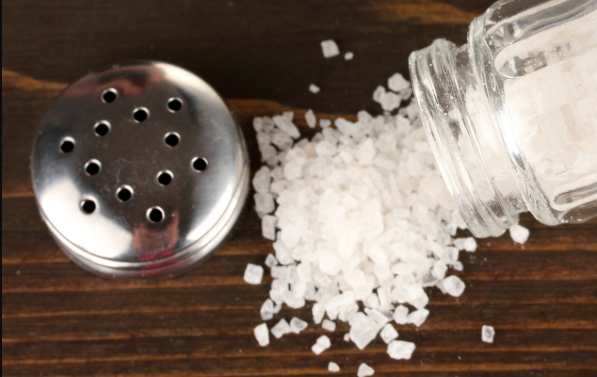 உப்பு, பால் உள்ளிட்ட பொருட்கள் கீழே சிந்தினால் அபசகுனமா..?