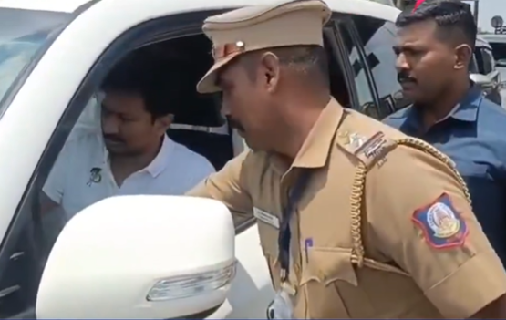 நடுரோட்டில் நிறுத்தப்பட்ட உதயநிதியின் கார்- தேர்தல் பறக்கும் படையினர் அதிரடி சோதனை