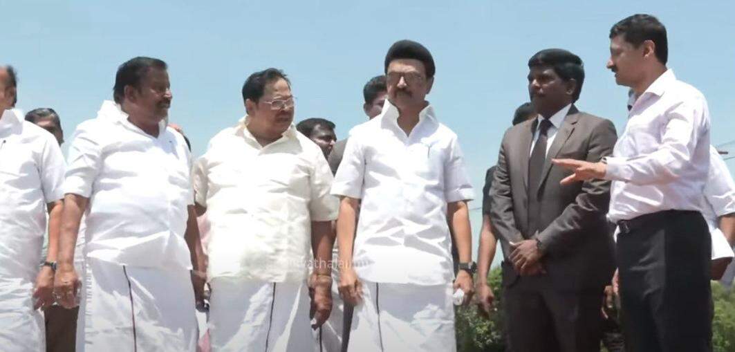 கூழையாற்றில் நடைபெறும் தூர்வாரும் பணிகளை ஆய்வு செய்த முதலமைச்சர் மு.க.ஸ்டாலின்