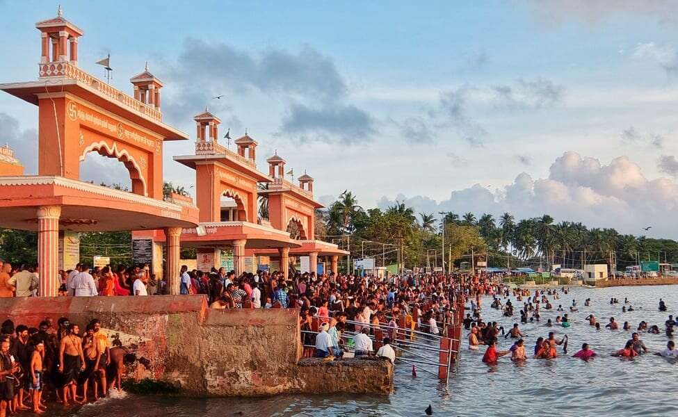 அதிகரிக்கும் கொரோனா - தனுஷ்கோடிக்கு சுற்றுலா பயணிகள் செல்ல தடை!!