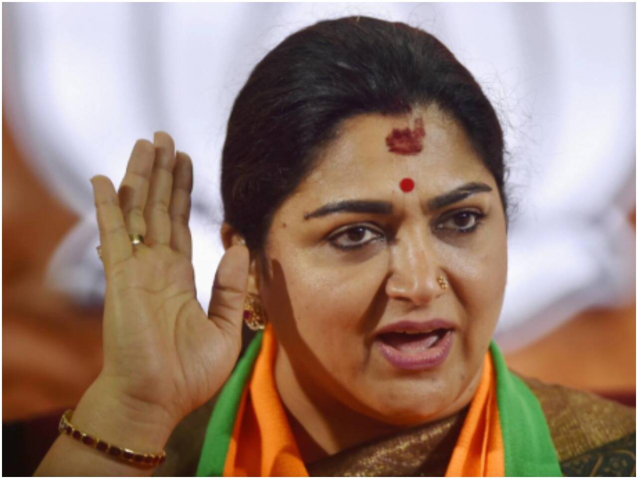 சேரி மொழி குறித்த சர்ச்சை - நடிகை குஷ்பு விளக்கம்!