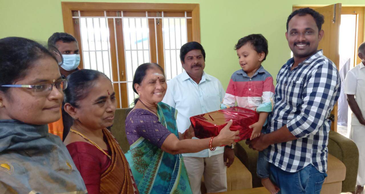 சாதனை படைத்த இரண்டரை வயது குழந்தைக்கு, பாஜக எம்எல்ஏ சரஸ்வதி பாராட்டு!