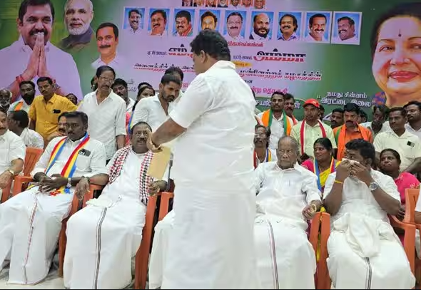 இபிஎஸ் ஷாக்..! ராஜினாமா கடிதம் அளித்த நகர செயலாளர்; அ.தி.மு.க., வேட்பாளர் அறிமுக கூட்டத்தில் பரபரப்பு..!