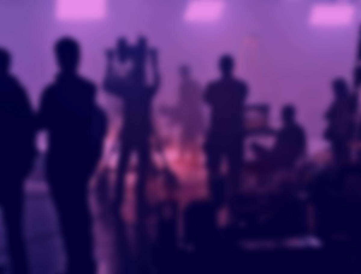 சினிமா எடுக்க பணம் கொடுக்காததால் சித்ரவதை - இளம்பெண் தூக்கிட்டு தற்கொலை