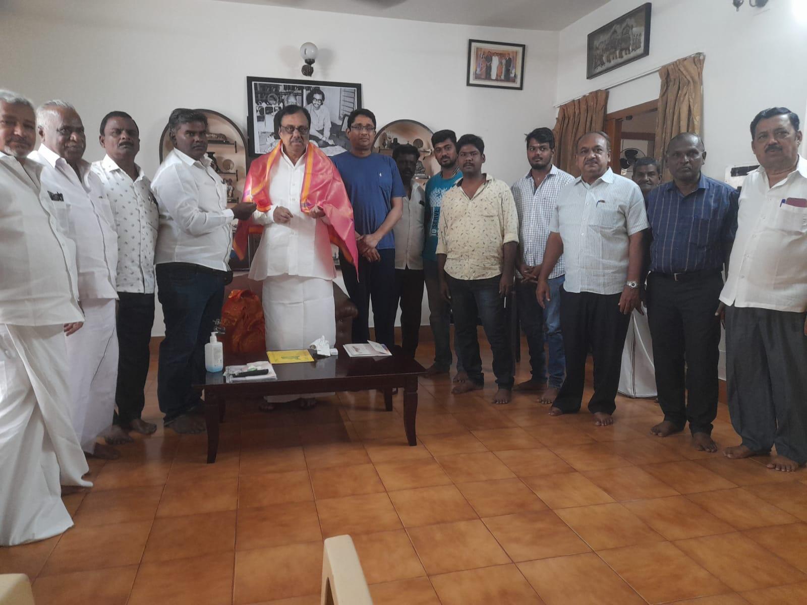 ஈ.வி.கே.எஸ் இளங்கோவனிடம் நேரில் வாழ்த்து பெற்ற ஈரோடு காங்கிரஸ் புதிய நிர்வாகி!