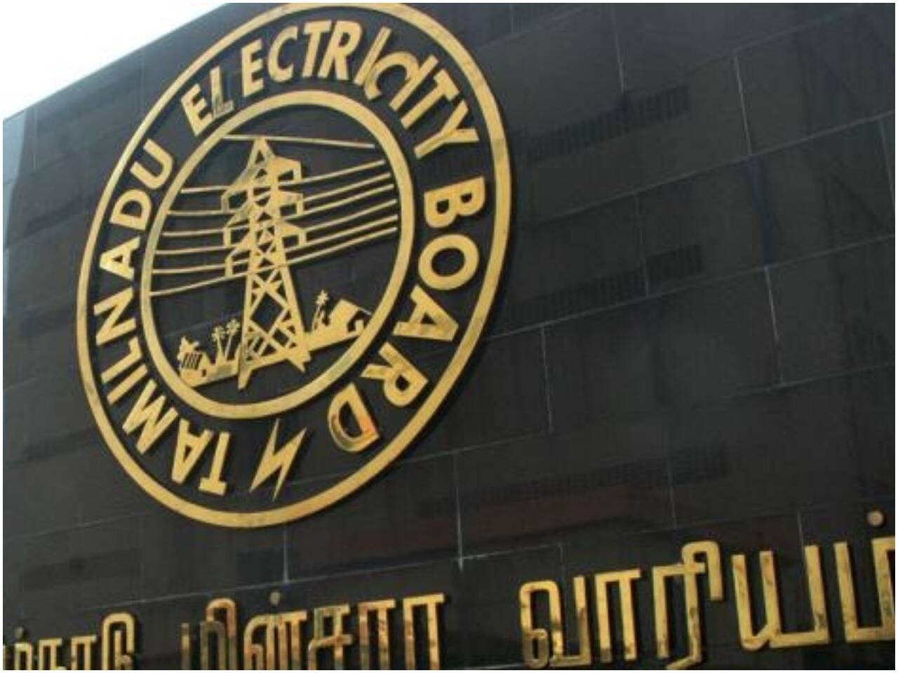 சென்னையில் சாலையோர பள்ளத்தில் விழுந்து இளைஞர் உயிரிழப்பு - மின்வாரியம் விளக்கம்