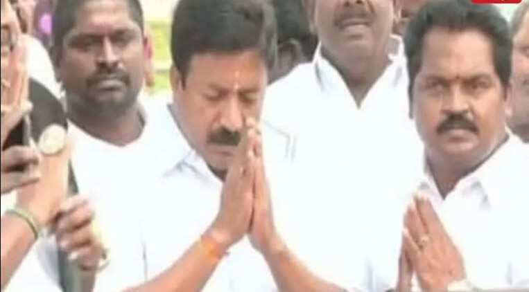 அதிமுகவில் 5வது அணி உருவாகிறதா? சலசலப்பை ஏற்படுத்திய சிவி சண்முகம்