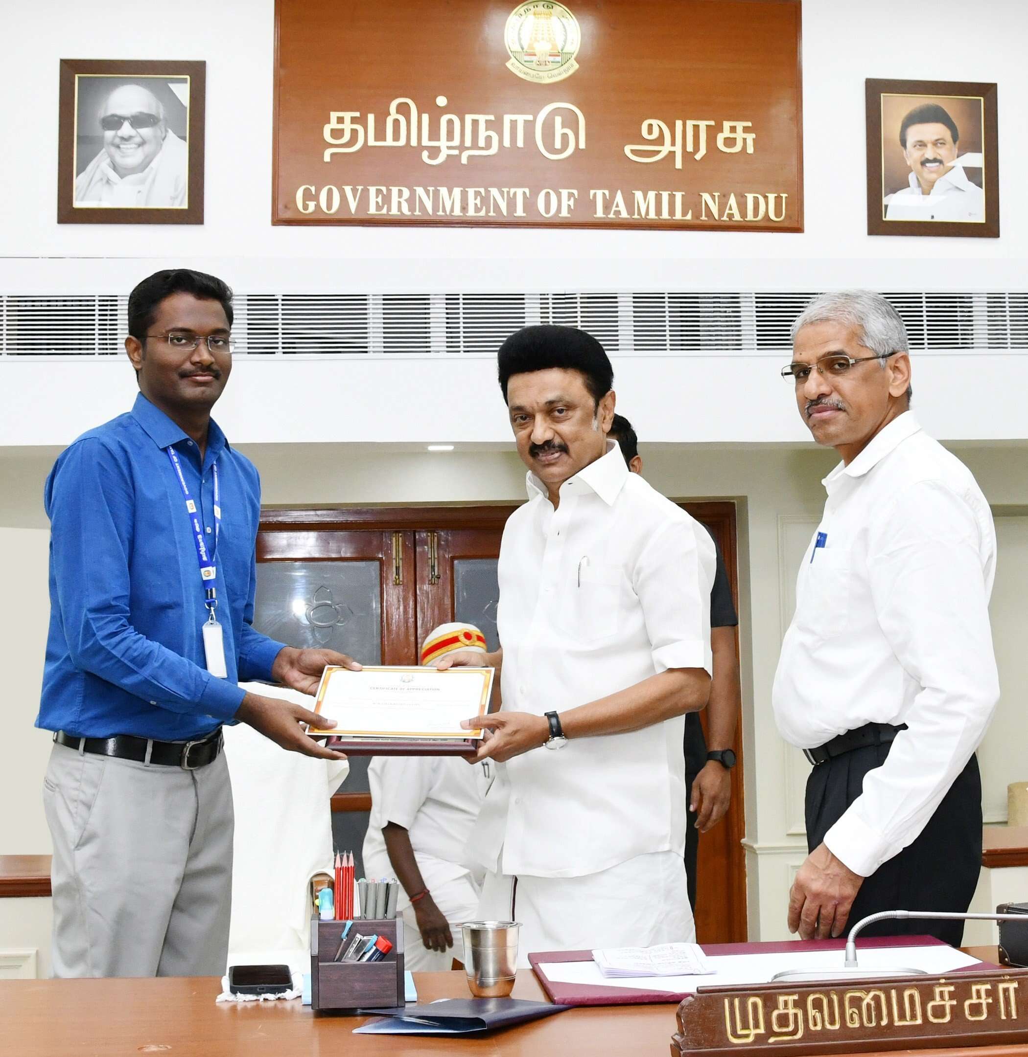 குடிமைப் பணிகள் தேர்வில் வெற்றி - தமிழ்நாட்டைச் சேர்ந்த 33 வெற்றியாளர்களுக்கு பாராட்டு