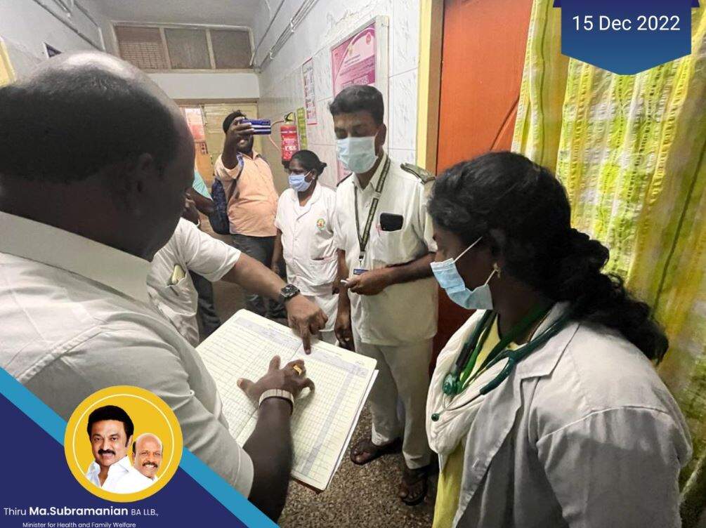 உரிய நேரத்தில் பணிக்கு வராமல் இருந்த 4 அரசு மருத்துவர்கள் சஸ்பெண்ட்