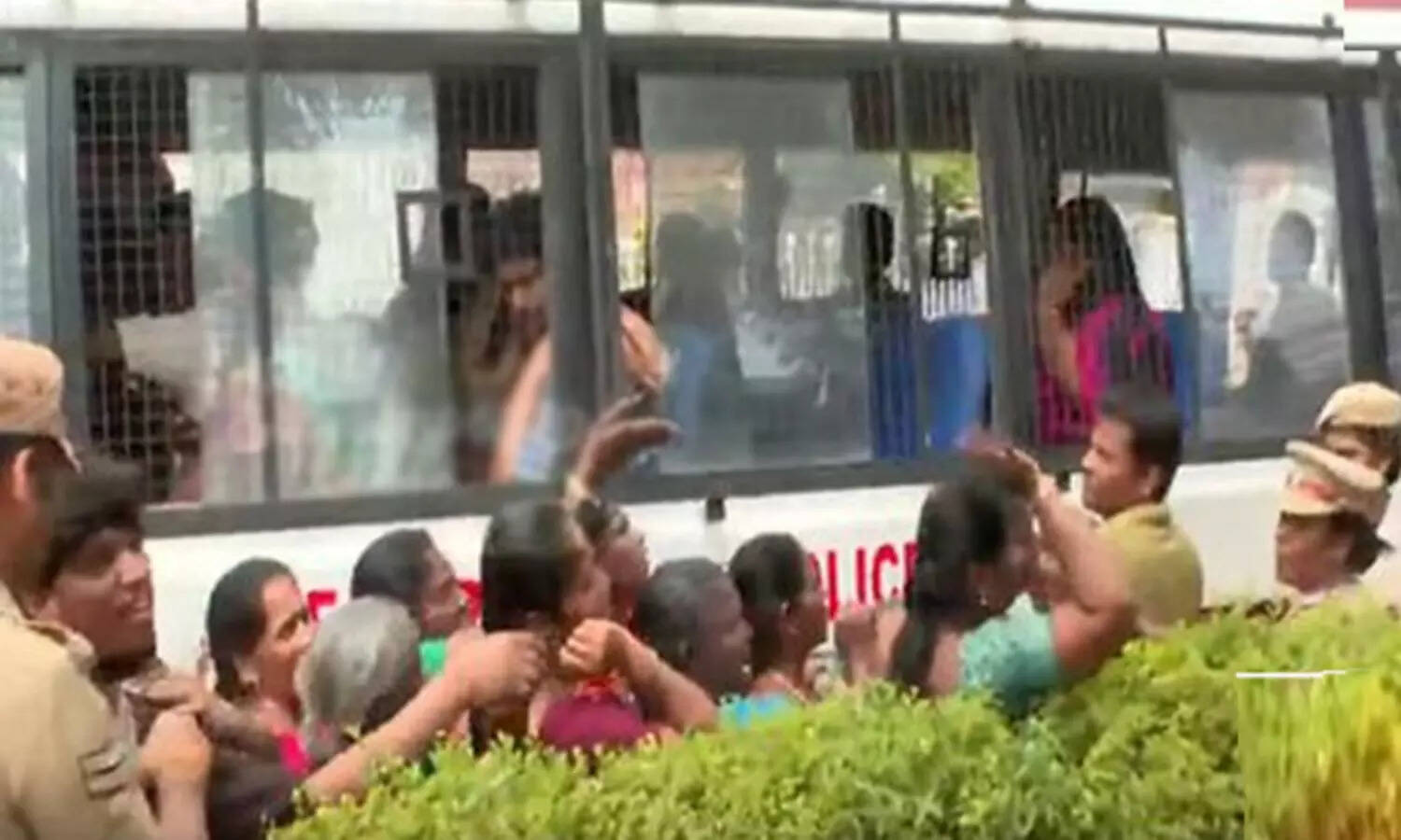 திடீர் போராட்டம்..! சென்னையில் தூய்மை பணியாளர்கள் கைது..!