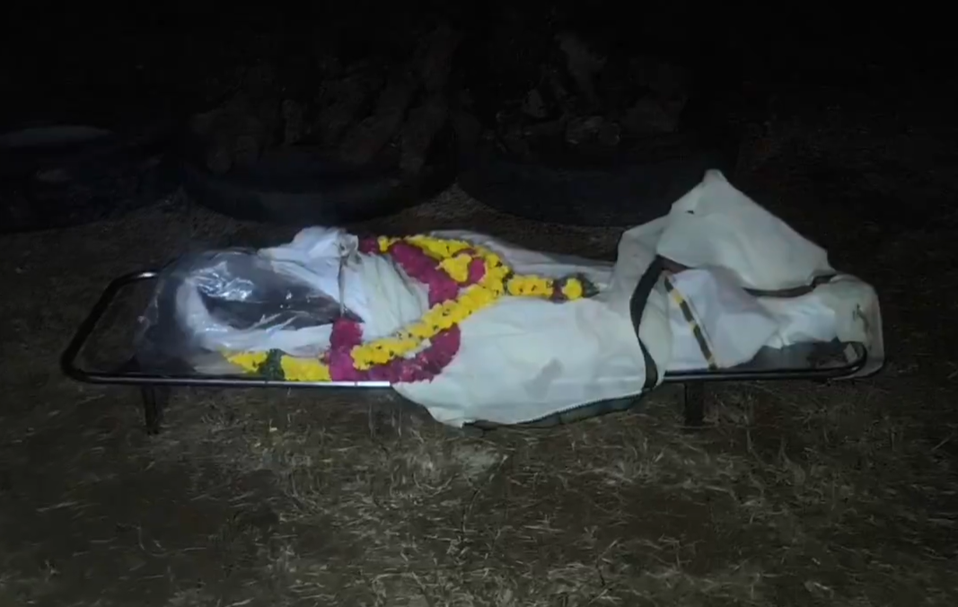 இறுதி சடங்கில் அதிர்ச்சி… மருத்துவமனையிலிருந்து வந்தது வேறொருவரின் உடல்!