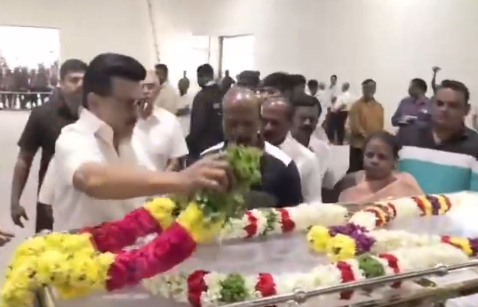 A.V.M சரவணனுக்கு முதலமைச்சர் ஸ்டாலின் நேரில் அஞ்சலி..!